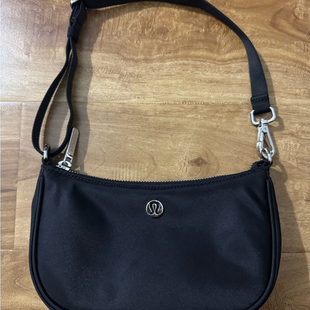 Lululemon City Essentials Mini Shoulder Bag 1L